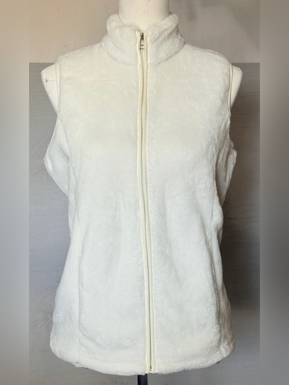 Kim Rogers ivory plush fleece front zip sleeveless vest Women’s size small | g